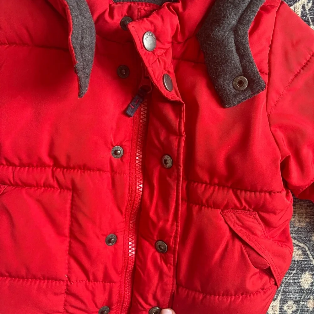 GAP zipper snap